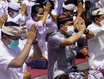 Jaga Keselamatan dan Keselarasan Jagat Semesta , Pemprov Bali Dukung Pinandita se-Nusantara Gelar Doa Bersama di Besakih