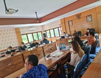 Lindungi dan Selesaikan Sengketa Konsumen, Kadisperindag Bali Buka Sosialisasi Perlindungan Konsumen dan Pengenalan BPSK Denpasar
