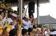 Persembahyangan Bakti Penganyar Ketua DPRD Bali ke Pura Besakih