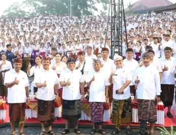 DPRD Bali Hadiri Acara menyerahkan SK PPPK dan CPNS, Gubernur Koster Ajak ASN Bersinergi Bangun Bali