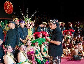 Pentas Kolosal Seniman Badung Memukau! Wagub Giri Prasta: “Top, Nilai 10!” – Ibu Gubernur Titip Pesan Khusus