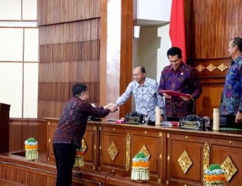 Gubernur Bali Dengarkan Pandangan Umum Fraksi-Fraksi DPRD Bali , Mayoritas Dukung Tambahan Penyertaan Modal ke BPD Bali  