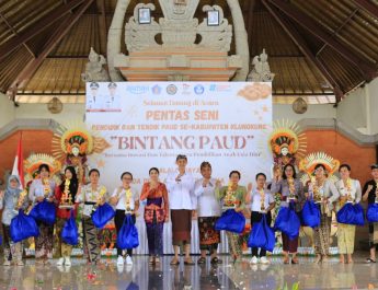 Hadiri Pentas Seni BINTANG PAUD, Wabup Tjok Surya Tekankan Pentingnya Kebahagiaan Guru dalam Mencetak Generasi Hebat