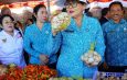 PASAR RAKYAT DI KARANGASEM, PUTRI KOSTER DORONG PRODUK LOKAL DAN BUNGA KASNA TEMUKUS MAKIN BERDAYA