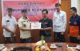 Pemkab Klungkung Salurkan Bansos Rp353 Juta kepada Korban Bencana, Bupati Satria Imbau Warga Waspadai Kebakaran