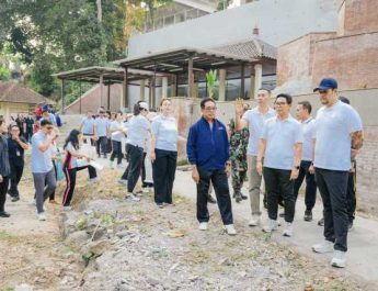 Bupati dan Wakil Bupati Badung bersama peserta aksi bersih lingkungan di Puspem Badung, 9 Oktober 2026.