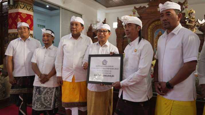 Bupati Badung bersama krama pada peresmian Bale Banjar Jaba Jero Kuta, 10 Oktober 2026.