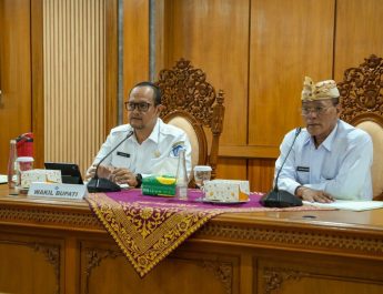 Wakil Bupati Badung memimpin rapat koordinasi penanganan stunting, 21 Oktober 2026.