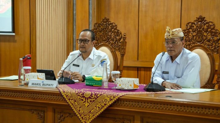 Wakil Bupati Badung memimpin rapat koordinasi penanganan stunting, 21 Oktober 2026.