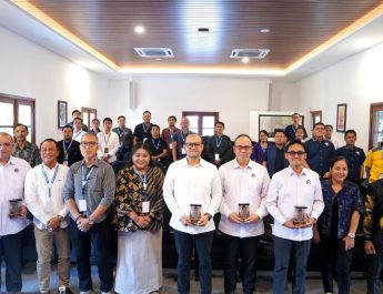 Wakil Bupati Badung berfoto bersama peserta Musprov Apklindo Bali, 22 Oktober 2026.