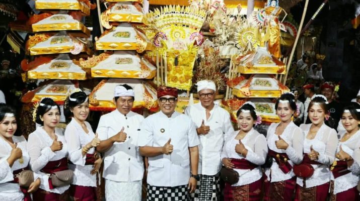 Dokumentasi kegiatan Bupati Tabanan pada karya di Pura Dalem Desa Adat Bajera, Selemadeg