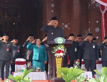 Wakil Bupati Tabanan dan peserta upacara memperingati Hari Sumpah Pemuda di Tabanan