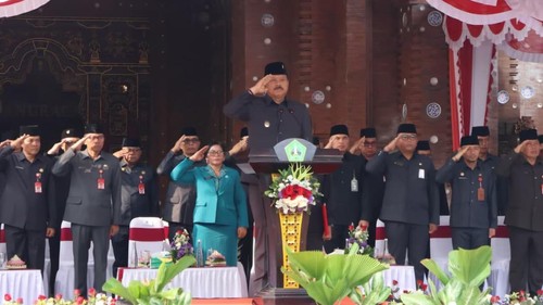 Wakil Bupati Tabanan dan peserta upacara memperingati Hari Sumpah Pemuda di Tabanan